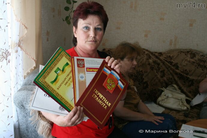 Ольга Казакова с грамотами за труд