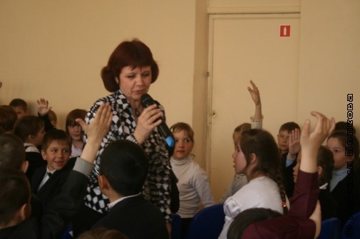 Нина Пикулева общается с детьми