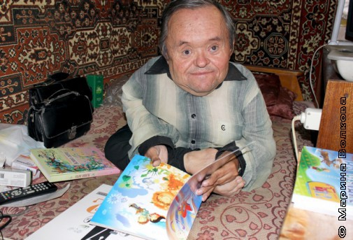 Андрей Середа с книгой "Я сижу на облаке"