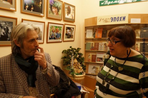 Валерий Бушухин и Марина Волкова в зале библиотеки
