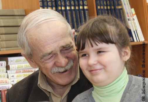 Дедушка и внучка на Читательском марафоне № 230