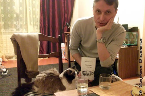 Михаил Придворов знакомит с книгой кота Моисея