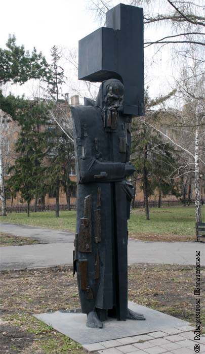 Памятник Ф.М.Достоевскому в Омске