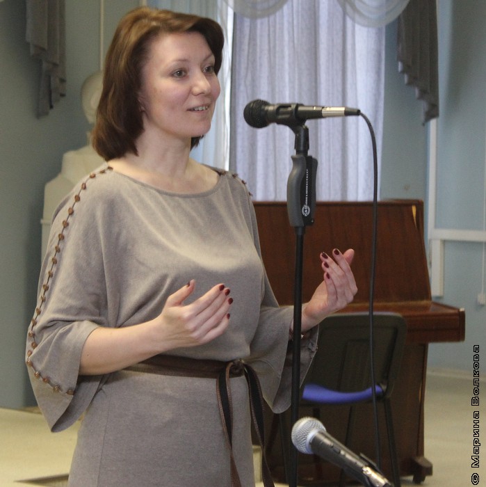 Директор библиотеки Опарина Ольга Дмитриевна приветствует челябинских поэтов