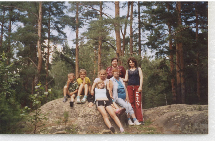 С дочками и внуками в Вандышевском бору