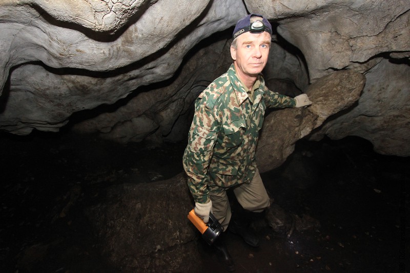 Владимир Юрин в пещере Казачий стан