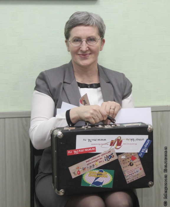 Тамара Лебедева с книжным чемоданчиком