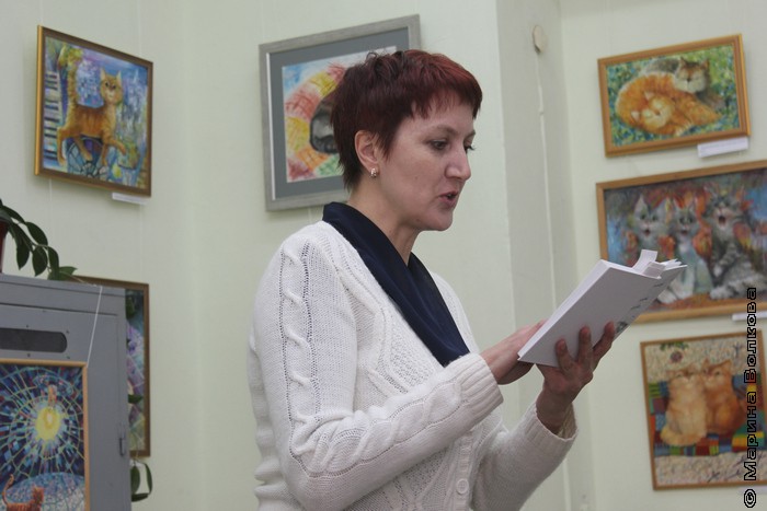 Елена Новикова читает стихи Михаила Придворова