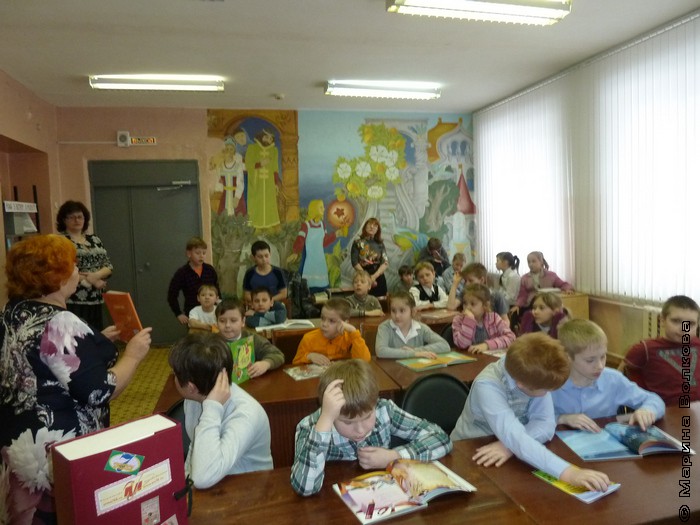 Книги челябинских писателей в филиале школы № 4