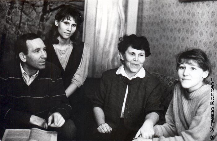 Виктор Алексеевич Нечепуренко и Ольга Алексеевна и их дочери: Елена и Екатерина