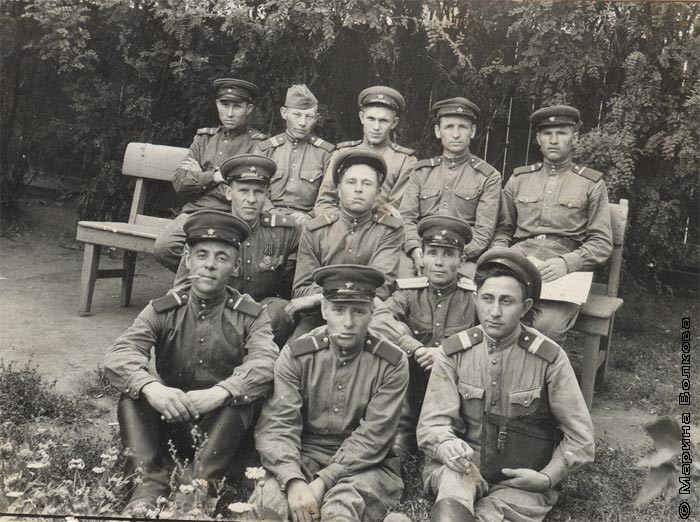 Василий Иванович Рубан (в третьем ряду справа крайний)