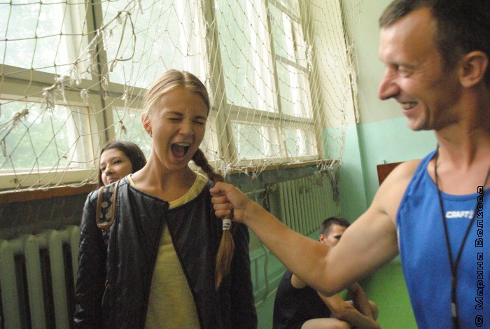 Оля Лукьянова разрешила дёрнуть за косичку