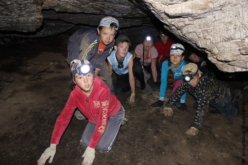 Юные спелеологи в пещерах СТПК