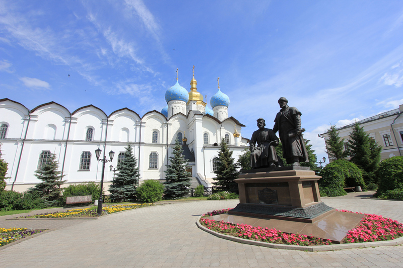 Благовещенский собор и памятник зодчим Казанского Кремля