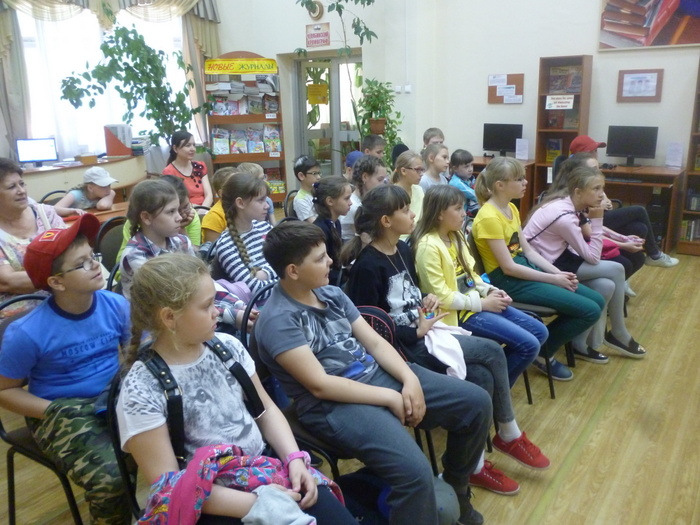 Поэт Елена Сыч пришла в гости к читателям детской библиотеки №12