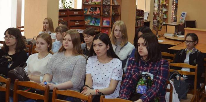 Полина Потапова в Челябинской областной юношеской библиотеке