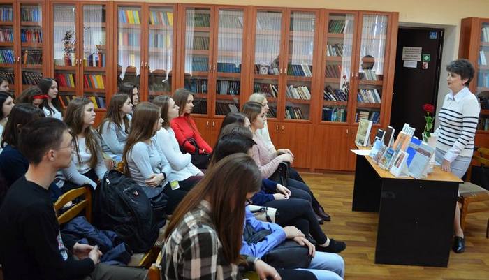 Ирина Аргутина в Челябинской областной юношеской библиотеке